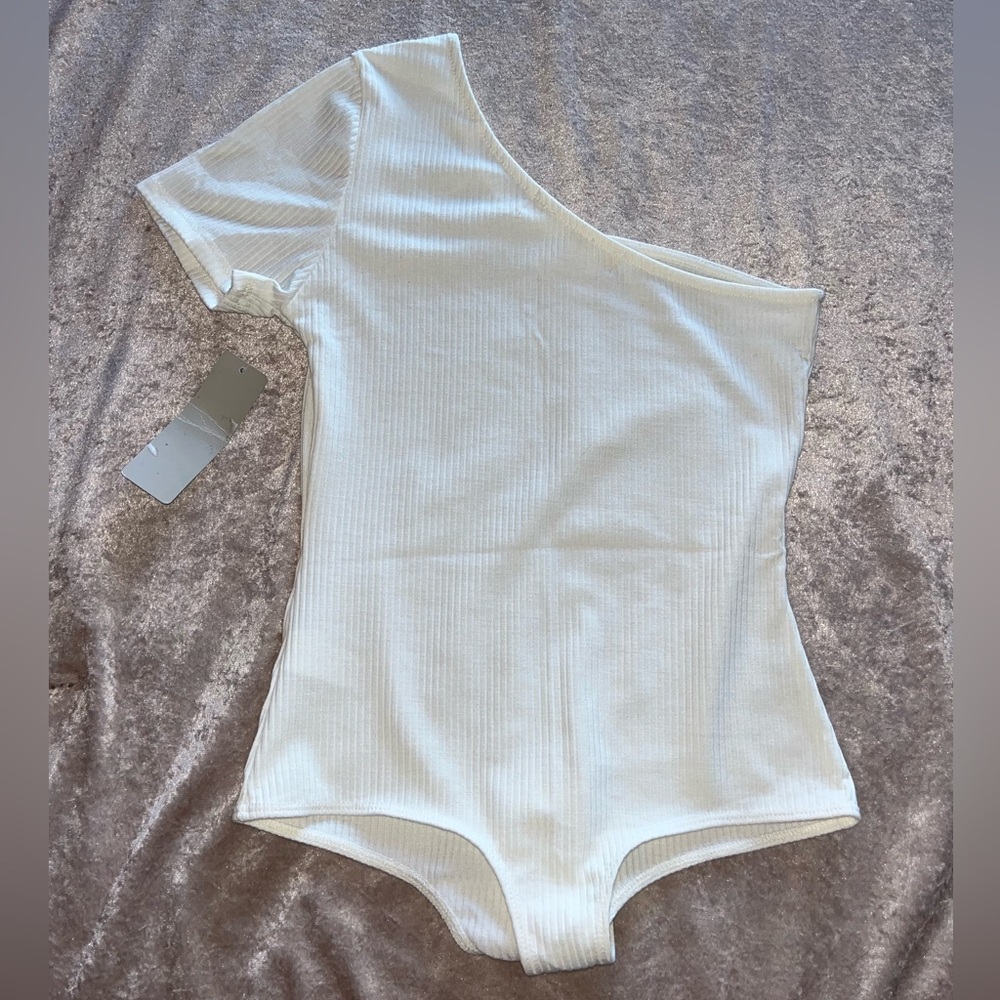 LIZARD THICKET Boutique Brand | Asymmetrical White Bodysuit | Size S | NWT